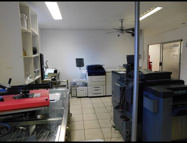161M² OFFICE FOR SALE IN FERNDALE